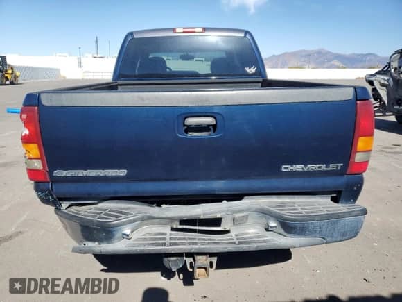 2002 Chevrolet Silverado 2500HD LS z VIN 1GCHK23G02F121208, wystawiony jako Copart lot #75267464 z przebiegiem 158 701 mil mil oraz Szkoda całkowita • Salvage title. Historia ofert i sprzedaży dostępna na DreamBid. Obrazek 6.