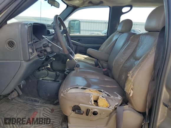 2002 Chevrolet Silverado 2500HD LS с VIN 1GCHK23U32F238447, выставлен на аукционе Copart как лот 84182575 с пробегом 368 947 миль миль и Списание • Salvage title. История ставок и продаж доступна на DreamBid. Изображение 7.