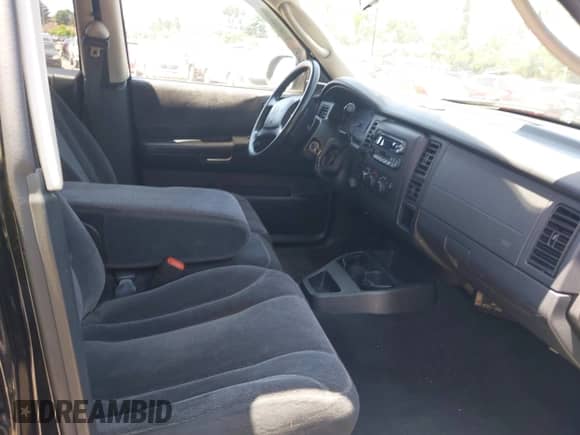 2003 Dodge Dakota Sport with VIN 1D7HG38NX3S368457, listed as a IAAI auction lot 42571380 with 159,798 mi miles and . Bid and sale history available at DreamBid. Image 5.