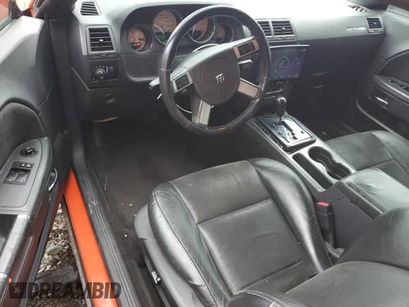 2008 Dodge Challenger SRT-8 z VIN 2B3LJ74W18H311771, wystawiony jako Copart lot #86803054 z przebiegiem 177 992 mil mil oraz Szkoda całkowita • Salvage title. Historia ofert i sprzedaży dostępna na DreamBid. Obrazek 8.