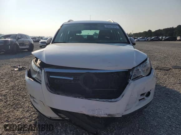 2009 Volkswagen Tiguan S with VIN WVGAV75N49W500283, listed as a Copart auction lot 69247675 with 66,204 mi miles and Salvage title. Bid and sale history available at DreamBid. Image 5.