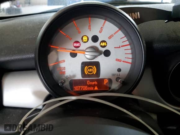 2013 MINI Hardtop with VIN WMWSU3C59DT687082, listed as a Copart auction lot 61967995 with 107,708 mi miles and Clean title. Bid and sale history available at DreamBid. Image 9.