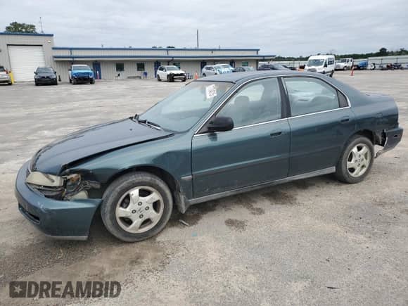 1997 Honda Accord LX with VIN 1HGCD5638VA053287, listed as a Copart auction lot 71704015 with 332,299 mi miles and Clean title. Bid and sale history available at DreamBid. Image 1.