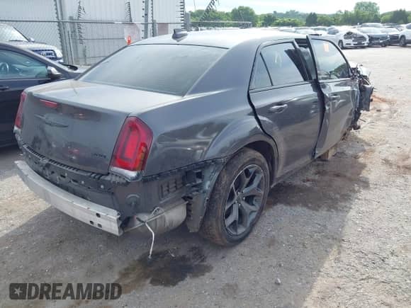 2022 Chrysler 300 Touring L с VIN 2C3CCADG7NH158859, выставлен на аукционе IAAI как лот 42646713 с пробегом 46 177 миль миль и . История ставок и продаж доступна на DreamBid. Изображение 4.