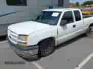 2005 Chevrolet Silverado 1500 Work Truck z VIN 1GCEC19XX5Z257107, wystawiony jako IAAI lot #42980405 z przebiegiem Nie podano mil oraz . Historia ofert i sprzedaży dostępna na DreamBid. Obrazek 2.