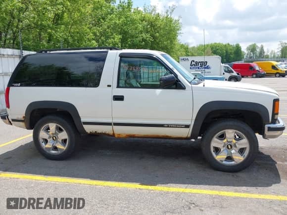 1998 Chevrolet Tahoe with VIN 3GNEK18R4WG141013, listed as a IAAI auction lot 42268580 with 226,330 mi miles and . Bid and sale history available at DreamBid. Image 13.