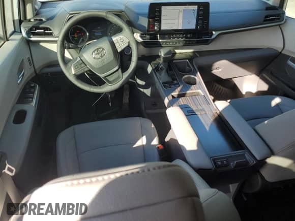 2024 Toyota Sienna Limited с VIN 5TDZRKEC9RS215091, выставлен на аукционе Copart как лот 82188264 с пробегом 2 602 миль миль и Списание • Salvage title. История ставок и продаж доступна на DreamBid. Изображение 8.