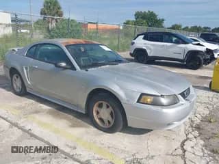 2001 Ford Mustang Standard z VIN 1FAFP40431F261174, wystawiony jako IAAI lot #43045615 z przebiegiem Nie podano mil oraz . Historia ofert i sprzedaży dostępna na DreamBid. Obrazek 1.