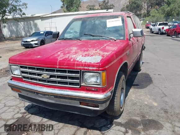1989 Chevrolet Blazer с VIN 1GNCS18R9K8154721, выставлен на аукционе IAAI как лот 42462088 с пробегом 212 944 миль миль и . История ставок и продаж доступна на DreamBid. Изображение 6.