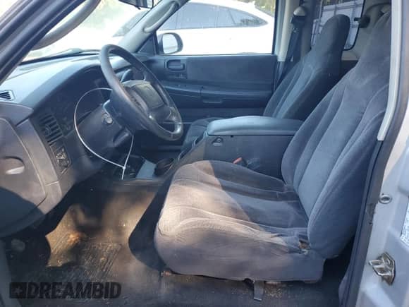 2004 Dodge Dakota SLT z VIN 1D7GL42N54S750919, wystawiony jako Copart lot #74625574 z przebiegiem 174 107 mil mil oraz Czysty tytuł • Clean title. Historia ofert i sprzedaży dostępna na DreamBid. Obrazek 7.
