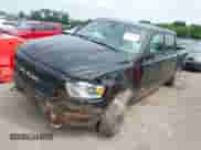 2019 Ram 1500 Big Horn z VIN 1C6SRFFT7KN848182, wystawiony jako IAAI lot #42426986 z przebiegiem 90 504 mil mil oraz . Historia ofert i sprzedaży dostępna na DreamBid. Obrazek 6.