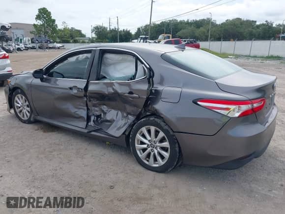 2020 Toyota Camry LE z VIN 4T1C11AK2LU999892, wystawiony jako IAAI lot #43225624 z przebiegiem Nie podano mil oraz . Historia ofert i sprzedaży dostępna na DreamBid. Obrazek 3.