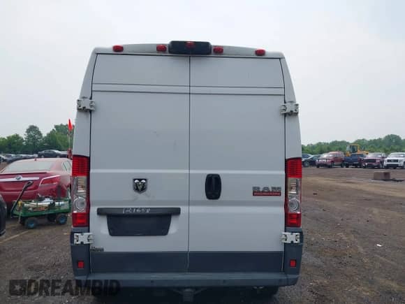 2014 Ram ProMaster Cargo z VIN 3C6URVHG6EE121658, wystawiony jako IAAI lot #42440363 z przebiegiem 133 250 mil mil oraz . Historia ofert i sprzedaży dostępna na DreamBid. Obrazek 16.