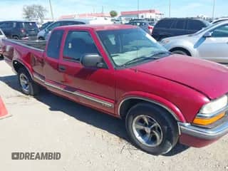 2000 Chevrolet S-10 LS с VIN 1GCCS19W4Y8156740, выставлен на аукционе IAAI как лот 40663715 с пробегом 276 781 миль миль и . История ставок и продаж доступна на DreamBid. Изображение 1.