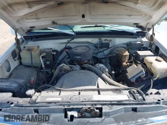 1995 Chevrolet Silverado 1500 z VIN 1GCEC14Z8SZ217712, wystawiony jako IAAI lot #42459235 z przebiegiem 172 963 mil mil oraz . Historia ofert i sprzedaży dostępna na DreamBid. Obrazek 10.