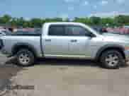 2010 Dodge 1500 SLT z VIN 1D7RV1CP3AS197393, wystawiony jako IAAI lot #42492099 z przebiegiem 238 392 mil mil oraz . Historia ofert i sprzedaży dostępna na DreamBid. Obrazek 13.