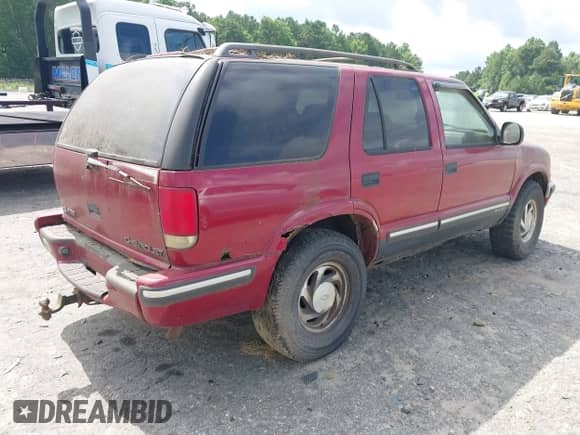 1998 Chevrolet Blazer LS with VIN 1GNDT13W7W2250368, listed as a IAAI auction lot 42723653 with 321,790 mi miles and . Bid and sale history available at DreamBid. Image 4.