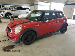 2013 MINI Hardtop S with VIN WMWSV3C5XDT392313, listed as a Copart auction lot 84942945 with 64,086 mi miles and Salvage title. Bid and sale history available at DreamBid. Image 1.