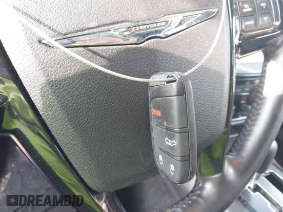 2013 Chrysler 300 S с VIN 2C3CCABT0DH713617, выставлен на аукционе IAAI как лот 42480575 с пробегом 92 754 миль миль и . История ставок и продаж доступна на DreamBid. Изображение 11.