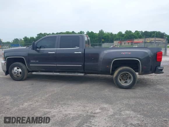 2015 Chevrolet Silverado 3500HD LTZ с VIN 1GC4K0C85FF127359, выставлен на аукционе IAAI как лот 42252408 с пробегом 273 905 миль миль и . История ставок и продаж доступна на DreamBid. Изображение 15.