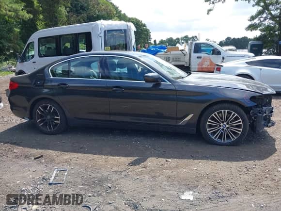 2019 BMW 5 Series 530e xDrive z VIN WBAJB1C57KB375500, wystawiony jako IAAI lot #40161096 z przebiegiem 113 690 mil mil oraz . Historia ofert i sprzedaży dostępna na DreamBid. Obrazek 13.