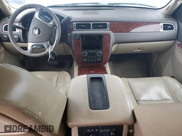 2010 Chevrolet Suburban LTZ with VIN 1GNUKKE3XAR226576, listed as a Copart auction lot 41474815 with 333,494 mi miles and Clean title. Bid and sale history available at DreamBid. Image 8.