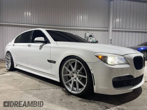 2010 BMW 7 Series 750Li с VIN WBAKB8C58ACY64395, выставлен на аукционе Copart как лот 46757005 с пробегом 137 375 миль миль и Списание • Salvage title. История ставок и продаж доступна на DreamBid. Изображение 1.