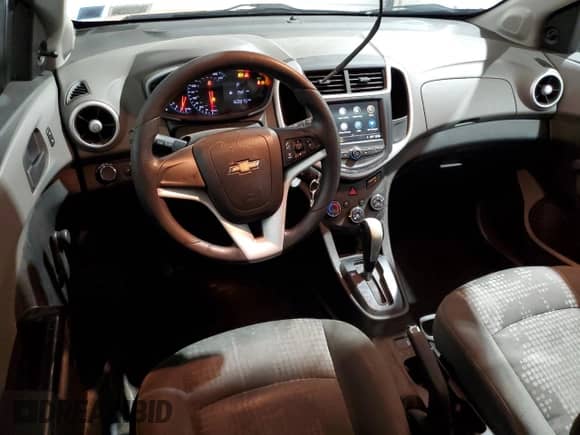 2018 Chevrolet Sonic LT с VIN 1G1JG6SH0J4131387, выставлен на аукционе Copart как лот 56011655 с пробегом 160 875 миль миль и Чистый • Clean title. История ставок и продаж доступна на DreamBid. Изображение 8.