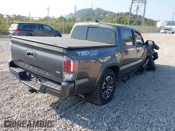 2021 Toyota Tacoma SR with VIN 3TYCZ5AN0MT027247, listed as a IAAI auction lot 43234020 with 26,058 mi miles and . Bid and sale history available at DreamBid. Image 4.
