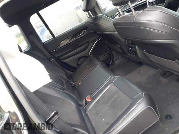 2022 Jeep Grand Cherokee Laredo z VIN 1C4RJHAG9N8582753, wystawiony jako IAAI lot #42535158 z przebiegiem 30 997 mil mil oraz . Historia ofert i sprzedaży dostępna na DreamBid. Obrazek 8.