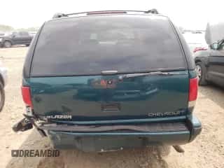 1997 Chevrolet Blazer LS z VIN 1GNDT13W9V2260978, wystawiony jako Copart lot #55020274 z przebiegiem 125 005 mil mil oraz Szkoda całkowita • Salvage title. Historia ofert i sprzedaży dostępna na DreamBid. Obrazek 6.