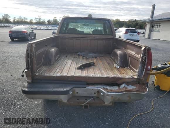 1994 GMC Sierra 1500 with VIN 2GTEK19K1R1548357, listed as a Copart auction lot 82556885 with 157,548 mi miles and Clean title. Bid and sale history available at DreamBid. Image 6.