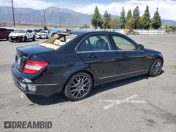 2008 Mercedes-Benz C 300 Sport z VIN WDDGF81X18F165996, wystawiony jako Copart lot #71278345 z przebiegiem 132 644 mil mil oraz Szkoda całkowita • Salvage title. Historia ofert i sprzedaży dostępna na DreamBid. Obrazek 3.