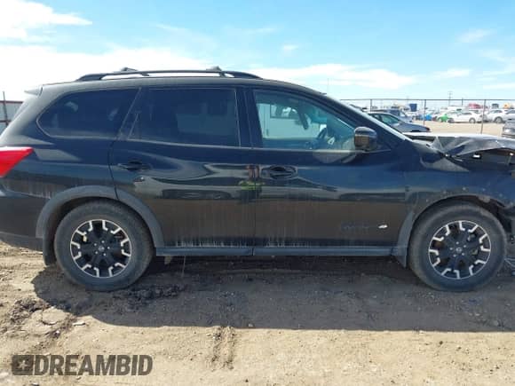 2019 Nissan Pathfinder S z VIN 5N1DR2MN7KC640454, wystawiony jako IAAI lot #41610337 z przebiegiem 111 661 mil mil oraz . Historia ofert i sprzedaży dostępna na DreamBid. Obrazek 14.