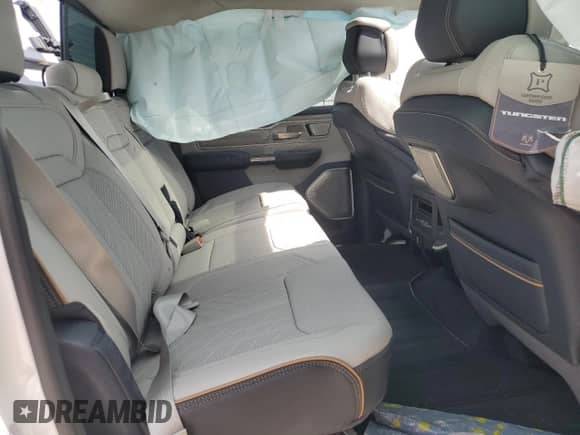 2025 Ram 1500 z VIN 1C6SRFKP5SN615510, wystawiony jako Copart lot #52185475 z przebiegiem 593 mil mil oraz Szkoda całkowita • Salvage title. Historia ofert i sprzedaży dostępna na DreamBid. Obrazek 11.