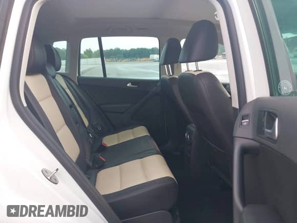 2017 Volkswagen Tiguan Wolfsburg Edition с VIN WVGSV7AX3HK015991, выставлен на аукционе IAAI как лот 42618900 с пробегом 74 173 миль миль и . История ставок и продаж доступна на DreamBid. Изображение 8.