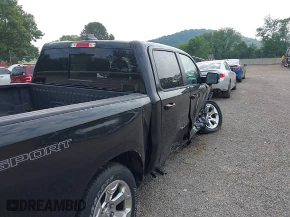 2022 Ram 1500 Big Horn z VIN 1C6RRFFG9NN400564, wystawiony jako IAAI lot #42364826 z przebiegiem 18 618 mil mil oraz . Historia ofert i sprzedaży dostępna na DreamBid. Obrazek 20.