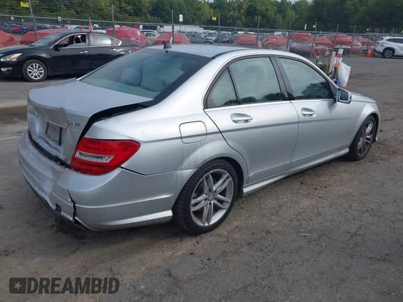 2014 Mercedes-Benz C 300 Sport с VIN WDDGF8AB8EA938380, выставлен на аукционе IAAI как лот 43216216 с пробегом 101 405 миль миль и . История ставок и продаж доступна на DreamBid. Изображение 4.