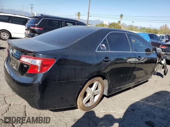 2012 Toyota Camry L z VIN 4T1BF1FKXCU107703, wystawiony jako Copart lot #82700035 z przebiegiem 156 070 mil mil oraz Czysty tytuł • Clean title. Historia ofert i sprzedaży dostępna na DreamBid. Obrazek 3.