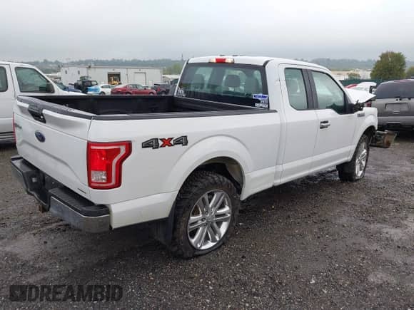 2016 Ford F-150 XLT z VIN 1FTFX1EF8GFC13486, wystawiony jako IAAI lot #43294015 z przebiegiem 212 733 mil mil oraz . Historia ofert i sprzedaży dostępna na DreamBid. Obrazek 4.