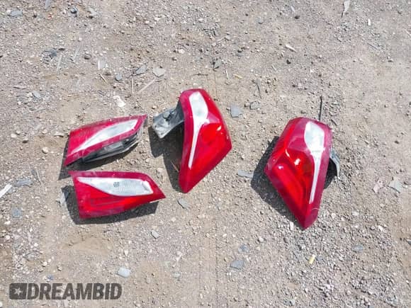 2020 Chevrolet Equinox LT с VIN 2GNAXUEV2L6108862, выставлен на аукционе IAAI как лот 43015968 с пробегом 151 606 миль миль и . История ставок и продаж доступна на DreamBid. Изображение 12.