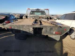 2002 Chevrolet Silverado 3500 с VIN 1GBJK34U62F110620, выставлен на аукционе Copart как лот 84043334 с пробегом Не указан миль и На запчасти • Non repairable. История ставок и продаж доступна на DreamBid. Изображение 6.