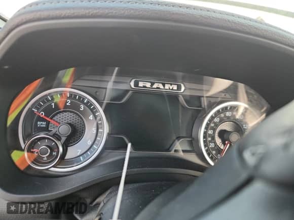 2022 Ram 1500 Laramie z VIN 1C6SRFJT0NN182360, wystawiony jako Copart lot #84590195 z przebiegiem Nie podano mil oraz Nie do naprawy • Non repairable. Historia ofert i sprzedaży dostępna na DreamBid. Obrazek 9.