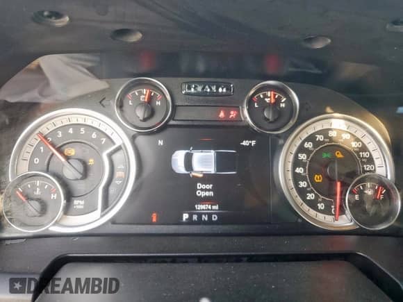 2018 Ram 1500 Big Horn z VIN 1C6RR6LTXJS193535, wystawiony jako Copart lot #71986295 z przebiegiem 129 674 mil mil oraz Szkoda całkowita • Salvage title. Historia ofert i sprzedaży dostępna na DreamBid. Obrazek 9.