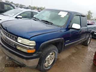 2001 Chevrolet Silverado 1500 LS z VIN 1GCEK19T51E176744, wystawiony jako IAAI lot #43271420 z przebiegiem 226 691 mil mil oraz . Historia ofert i sprzedaży dostępna na DreamBid. Obrazek 2.