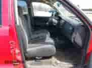 2003 Dodge Dakota SLT z VIN 1D7HL48N23S291004, wystawiony jako IAAI lot #43037545 z przebiegiem 117 931 mil mil oraz . Historia ofert i sprzedaży dostępna na DreamBid. Obrazek 5.