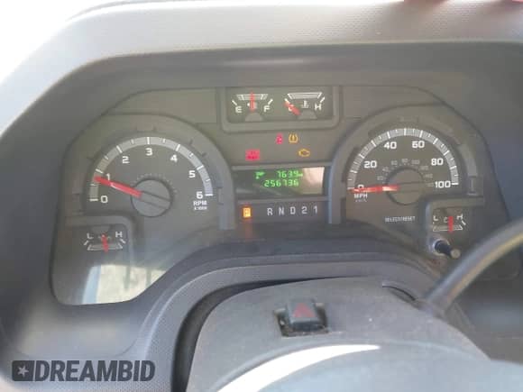 2010 Ford Econoline Cargo Commercial z VIN 1FTNE2EW5ADA25423, wystawiony jako IAAI lot #42963614 z przebiegiem 256 736 mil mil oraz . Historia ofert i sprzedaży dostępna na DreamBid. Obrazek 7.