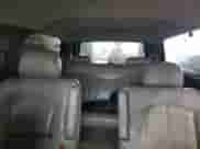 2001 Chevrolet Suburban LS z VIN 3GNEC16T01G210929, wystawiony jako Copart lot #72276304 z przebiegiem 317 653 mil mil oraz Szkoda całkowita • Salvage title. Historia ofert i sprzedaży dostępna na DreamBid. Obrazek 10.