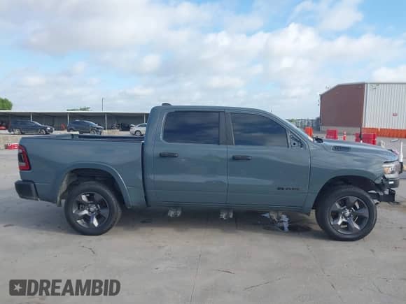 2021 Ram 1500 Big Horn z VIN 1C6SRFFTXMN558862, wystawiony jako IAAI lot #42527877 z przebiegiem 74 921 mil mil oraz . Historia ofert i sprzedaży dostępna na DreamBid. Obrazek 14.