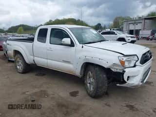 2015 Toyota Tacoma z VIN 5TFUU4EN7FX122758, wystawiony jako IAAI lot #42124889 z przebiegiem 135 274 mil mil oraz . Historia ofert i sprzedaży dostępna na DreamBid. Obrazek 1.